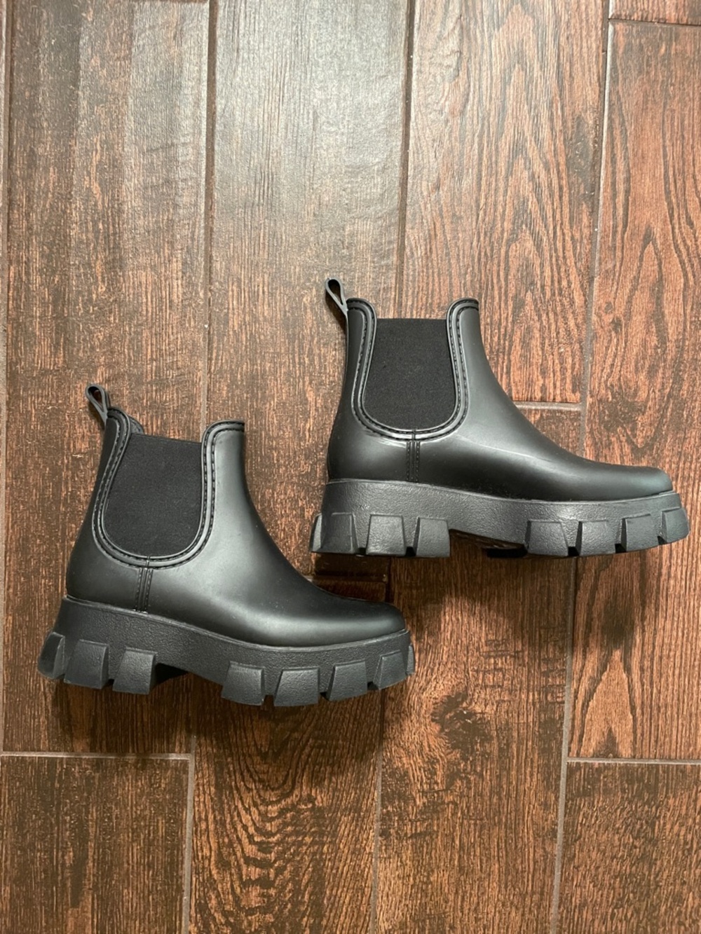 Chunky Chelsea Rain Boots in Black